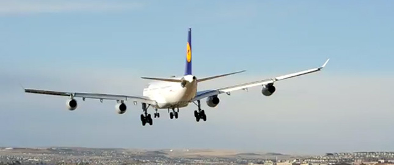 Der A340 landete trotz starkem Sturm sicher in Calgary.