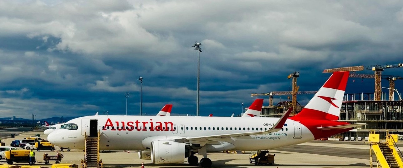 Airbus A320 Neo mit dem Kennzeichen OE-LZN: Der Flieger von Austrian Airlines fliegt gestrandete Lufthansa-Group-Crews in die Heimat.