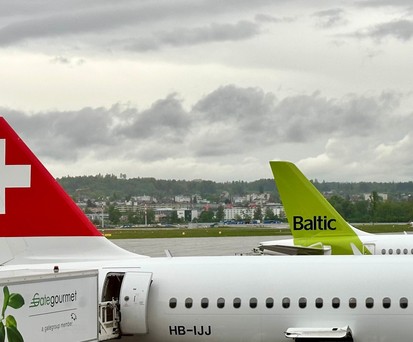 Flieger von Swiss und Air Baltic in Zürich: Freund und leid zugleich?