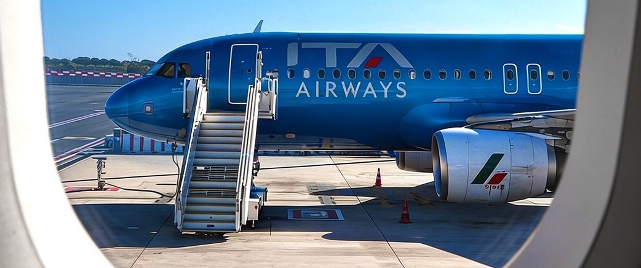 Blick auf einen Airbus A320 von ITA Airways: Bald gehört die Fluggesellschaft ganz zu Lufthansa Group.