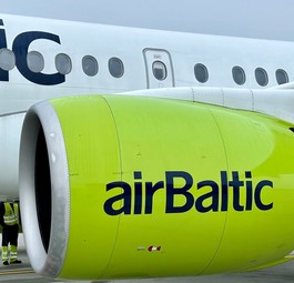 Airbus A220 von Air Baltic: Die hohen Kerosinpreise machen der Airline Sorgen.