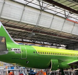 Produktion eines A320 Neo: Die Triebwerke kommen oft nicht schnell genug.