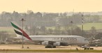 Zu Beginn des Iran-Kriegs in Zürich geparkter Airbus A380 von Emirates: Die Golfairline sieht beste Buchungszahlen.