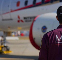 Mitarbeiter von Mitsubishi: Der Regional Jet ist der neue Stolz Japans. Derzeit macht er aber Probleme.