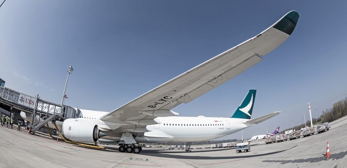 Cathay Pacific ist erst die zweite Airline, die den Langstreckenjet besitzt.