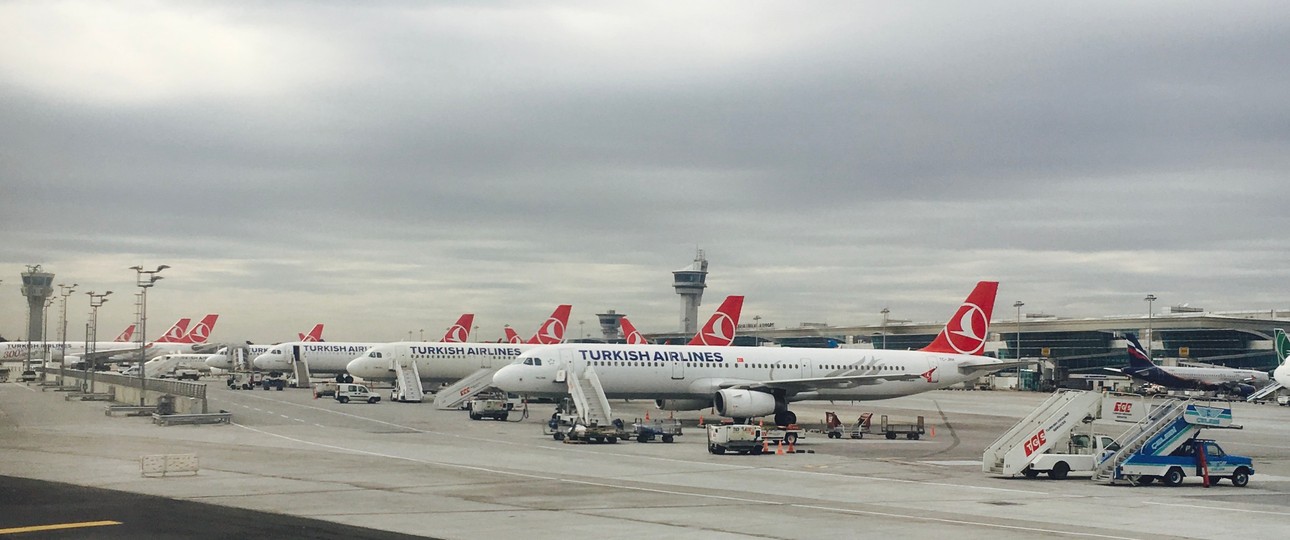 Flieger von Turkish Airlines in Istanbul: Nicht alle haben offenbar genug Platz für Flüge nach Nigeria.