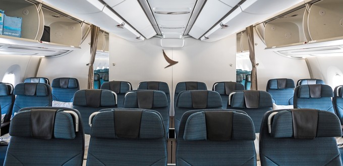 Die Premium Economy ist über vier Reihen in einer 2-4-2-Konfiguration angebracht.
