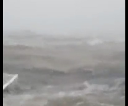 Hurrikan Dorian setzt Flughafen unter Wasser