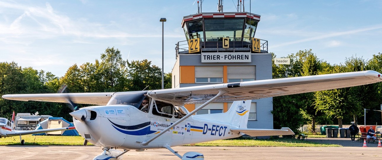 Eine Cessna 172 am Flugplatz Trier-Föhren: In Deutschland gelten neue Sprechfunkverfahren.