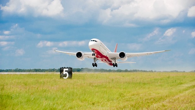 Konkurrent Boeing will sich endlich vom verkorksten Start des Dreamliners befreien und seinen Flieger in gutem Licht präsentieren. Auch die Pläne zur neuen 777X will der amerikanische Konzern präsentieren.