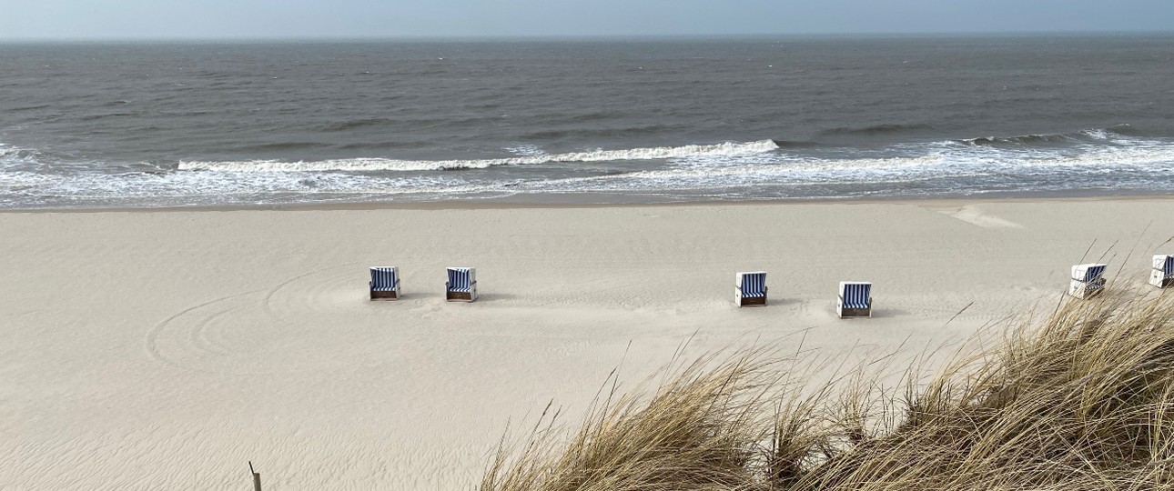 Strand auf Sylt: Zum Zeitpunkt des Erstflugs durften auf der Insel nur Gäste übernachten, die hier eine Zweitwohnung haben.