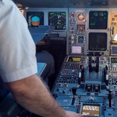Zwei Piloten im Cockpit: Powernaps sind in Europa unter Auflagen erlaubt. In den USA nicht.