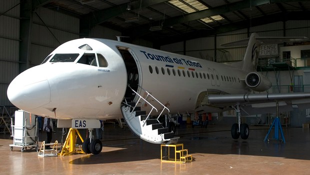 Fokker 28-4000 von Toumaï Air Tchad: Am Boden.