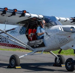 Ein Testflugzeug mit der Elas-Technologie: Die Ventilatoren und Lamellen sollen den auftreib verbessern.