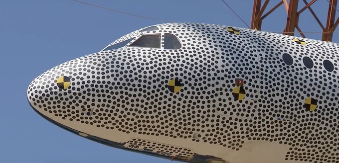 Das flog Flieger zuvor bei Canadian Regional Airlines und erhielt für den Versuch eine spezielle Lackierung, die bei Vermessungen hilft.