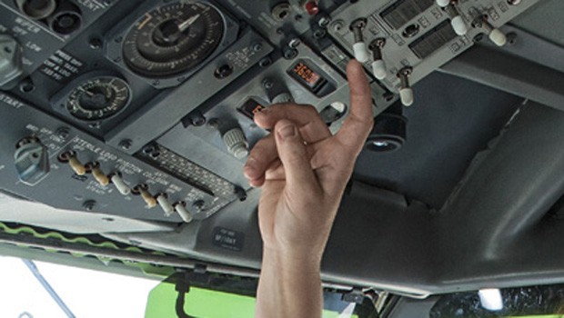 Das Wetter spielt beim Fliegen eine entscheidende Rolle. Unter Piloten gilt: Zeige niemals nach oben, das kann schlechtes Wetter bringen. Und wenn das Wetter gut ist, sollte man die Sonne loben - nicht das Wetter.