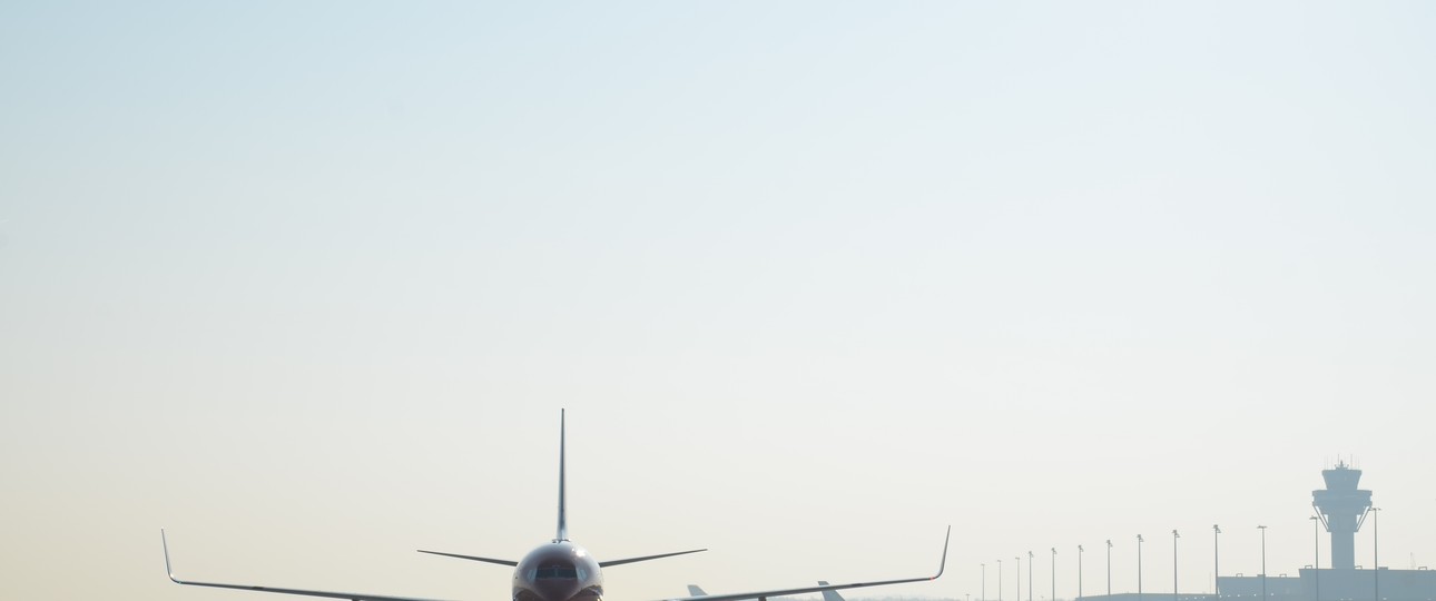 Flughafen Köln: Immer noch Feuer im Dach.