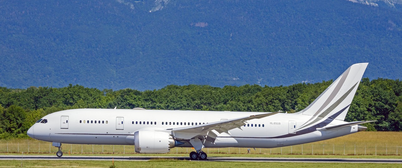 Eine Boeing 787 der koreanischen Delegation am Flughafen Genf.