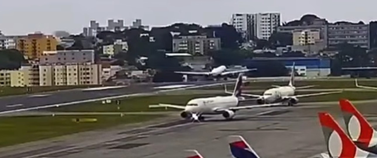 Embraer E195-E2 von Azul: Das Flugzeug hebt erst kurz vor dem Ende der Piste ab.