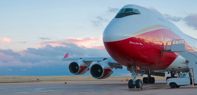 747 Supertanker: So sieht das weltgrößte Löschflugzeug am Boden aus, ...