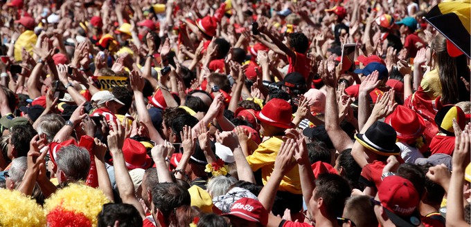 Fans der belgischen Nationalmannschaft: Zu ihren Spielen bei der Euro 2020 fliegen die Red Devils mit einem Flugzeug. Gewählt haben sie aber ...