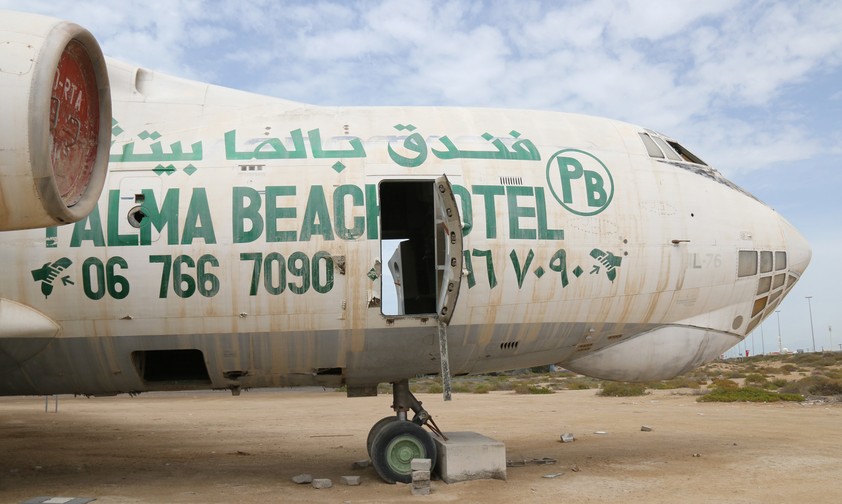 Die Ilyushin Il-76 landete vor mehr als 20 Jahren auf dem zu kleinen Flugplatz in Umm Al Quwain.