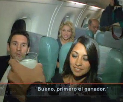 Messi an Bord des Flugzeugs: Feuchtfröhliche Feier.