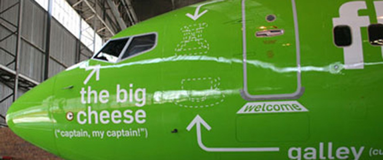 «Flying 101» - «Fliegen für Anfänger» heißt das Design dieses Kulula-Jets. Haarklein wird außen beschrieben, was sich drinnen befindet.