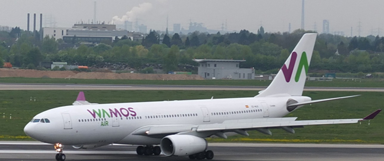 Airbus A330 von Wamos Air in Düsseldorf: Unterwegs für Air Berlin.