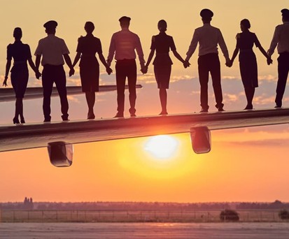 Crew auf dem Flügel: Dieses Foto veröffentlichte Ukraine International am 14. Februar 2022, als sie Flugzeuge ins Ausland brachte, den Betrieb aber zunächst fortsetzte.