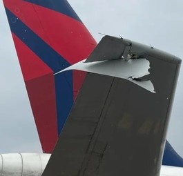 Schaden am Flieger: Menschen wurden zum Glück nicht verletzt.
