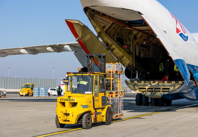Eine Ilyushin Il-76 von Silk Airways: Die Maschine brachte Hilfsgüter von Wien nach Adana.