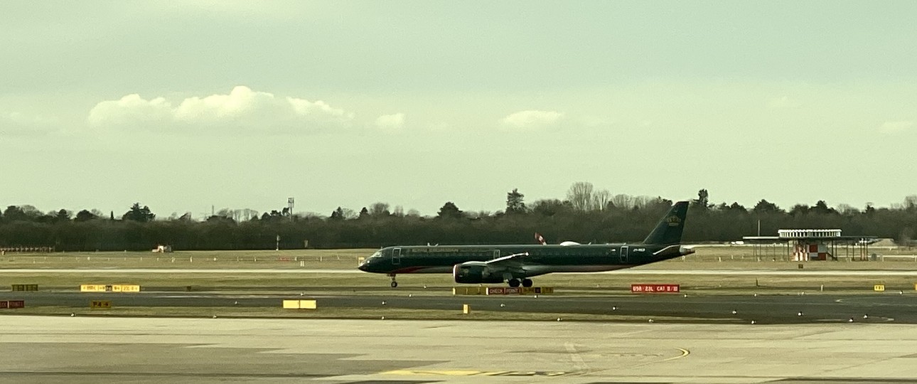 Embraer E195-E2 von Royal Jordanian (Archivbild aus Düsseldorf): Die Fluglinie hat eine neue Einschränkung.
