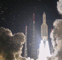 Start der Ariane 5 in Kourou: Start der europäischen Rakete für Boeing 777 von Air France sichtbar.