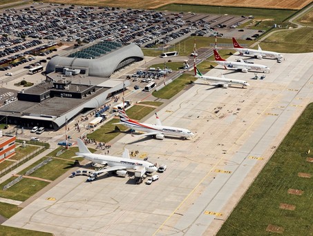 Flughafen Brünn aus der Luft: Die Region sucht eine Airline, die regelmäßig nach Frankfurt fliegt.