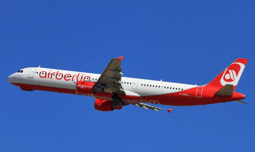 Airbus A321 mit dem Kennzeichen D-ABCG von Air Berlin im Jahr 2013: Wird jetzt zum Lufthansa-Frachter.