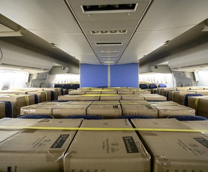 Fracht in der Passagierkabine einer Boeing 747 von KLM: 150 Mitarbeiter haben an der Umsetzung des Cargo-in-Cabin-Projektes gearbeitet.