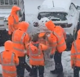 amsterdam schiphol schneemann