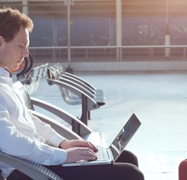 Immer online: Passagiere wollen nicht nur am Boden ins Internet gehen können.
