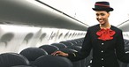 Flugbegleiterin von LAM: Die Airline versinkt im Chaos.
