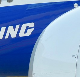 Flieger mit Boeing-Logo: Der Hersteller zahlt an Hinterbliebene.