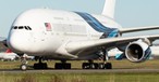 Der Airbus A380 mit der Kennung 9M-MNE bei der Ankunft in Tarbes 2022: Seit 2024 als 2-JEYL registriert.