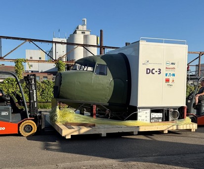 Abtransport des DC-3:Simulators: neue Heimat in Übersee.