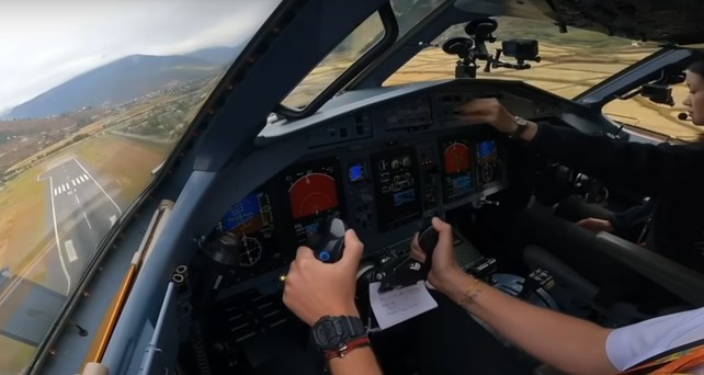 atr 42 600 druk air bhutan cockpit