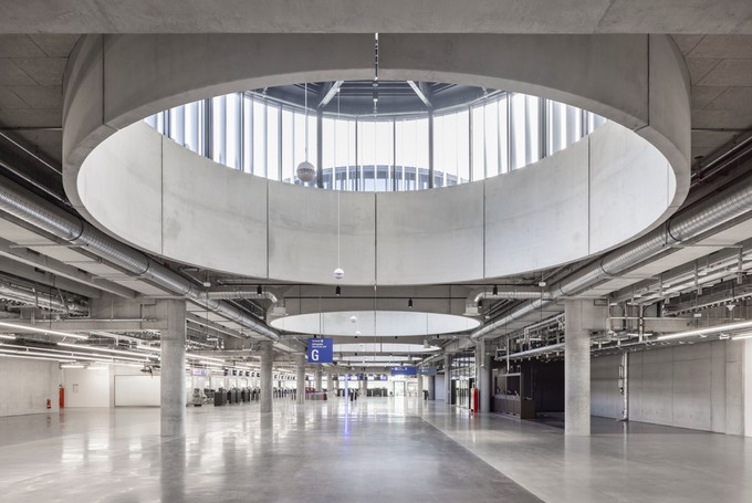 Wichtig war, dass sich Reisende möglichst ohne zu viele Treppen und Umwege von der Ankunft am Flughafen bis zum Gate bewegen können. 