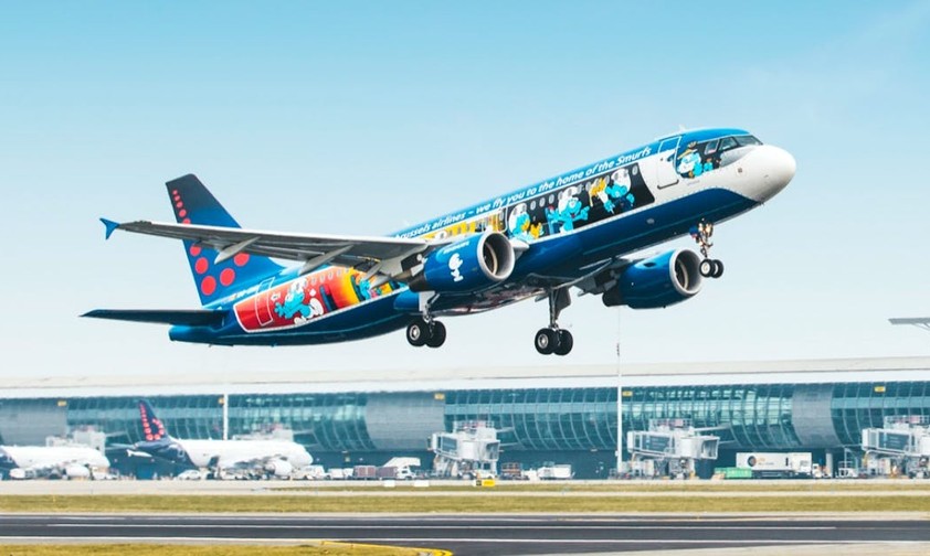 Airbus A320 from Brussels with smurf paint: A lot of the aircraft will stay on the ground longer.