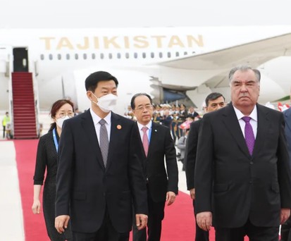 Neuer Dreamliner von Tadschikistan: Schon voll im Einsatz.