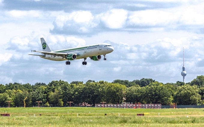 In der Nacht vom 4. auf den 5. Februar <a href="https://www.aerotelegraph.com/germania-ist-am-ende-und-stellt-fluege-ein" target="_blank" rel="noopener">stellte die deutsche Germania den Flugbetrieb ein</a>. «Leider ist es uns schlussendlich nicht gelungen, unsere Finanzierungsbemühungen zur Deckung eines kurzzeitigen Liquiditätsbedarfs erfolgreich zum Abschluss zu bringen», sagte Geschäftsführer Karsten Balke. Die Suche nach neuen Investoren schlug fehl und Ende März stand fest: <a href="https://www.aerotelegraph.com/germania-wird-definitiv-abgewickelt" target="_blank" rel="noopener">Germania wird definitiv abgewickelt</a>. Der Schweizer Ableger Germania Flug überlebte und heißt heute Chair Airlines.