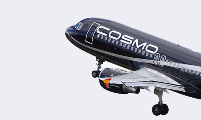 Airbus A320 in den Farben von Cosmo: Erstmals eigene Flugzeuge.