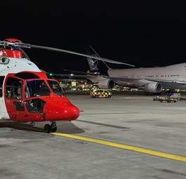 Der Rettungshubschrauber mit dem Funkrufnamen Christoph Mittelhessen der Johanniter Luftrettung am Flughafen Frankfurt.